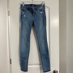 Hollister Mid-Rise Super SkinnySize 3R